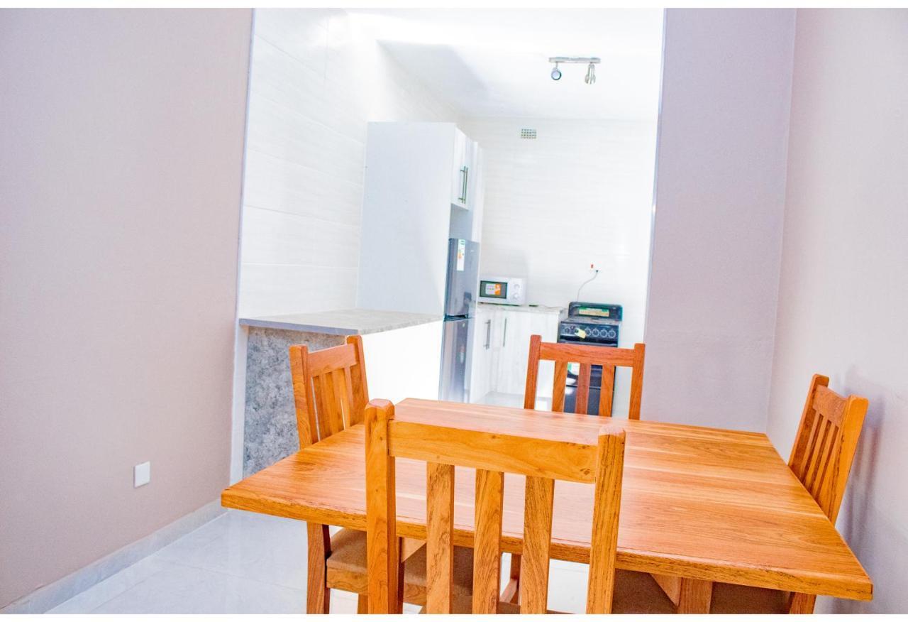 R Executive Apartments Хараре Экстерьер фото